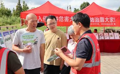 校地携手共筑“生态防火墙”贵州民族大学赴安顺市开展外来入侵物种科普宣传与防控活动