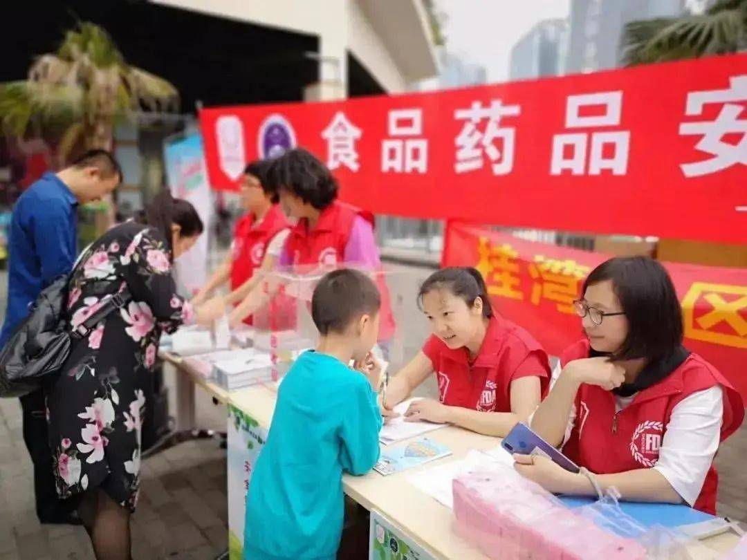 遇到他们，竖起大拇指就对了！——科普宣传服务温暖人心
